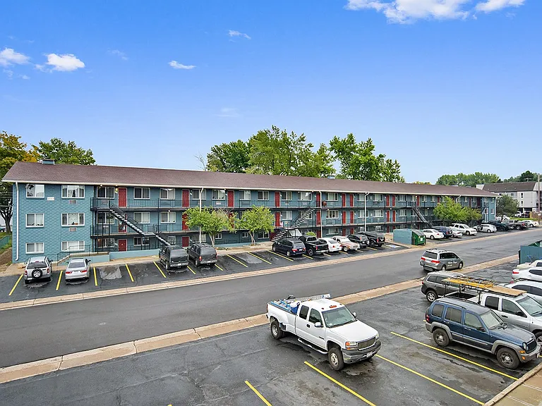 Sheridan South Apts — Photo 7