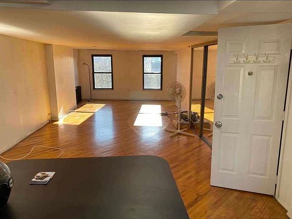 2nd image of 143 Huntington St #3R