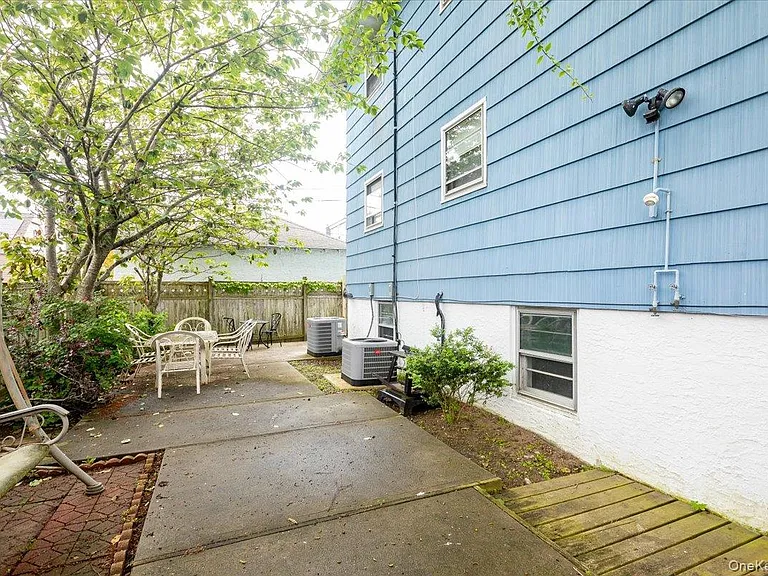 525 E Beech St #1 — Photo 22