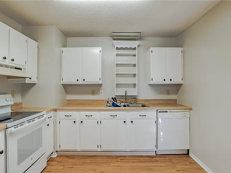 6075 Quail Run S — Photo 4