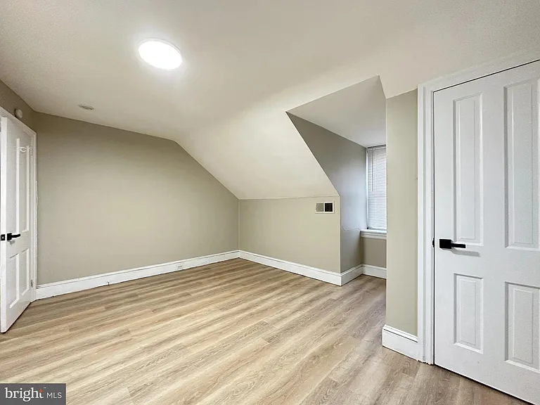 1109 W James St #2 — Photo 13