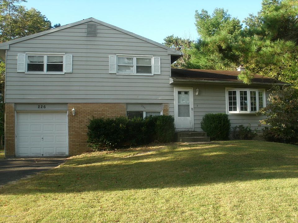 1st image of 226 Cherokee Dr