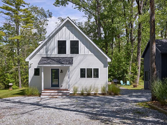 3rd image of 4 Birch Ln