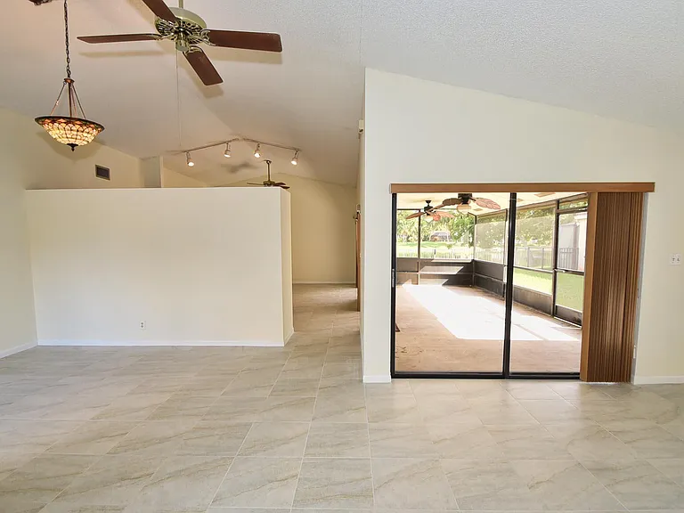 21518 Summertrace Cir — Photo 4