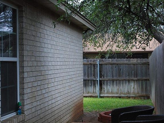 2nd image of 1802 Yuron Trce APT B