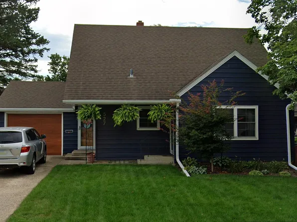 527 W 17th St, Carroll, IA 51401