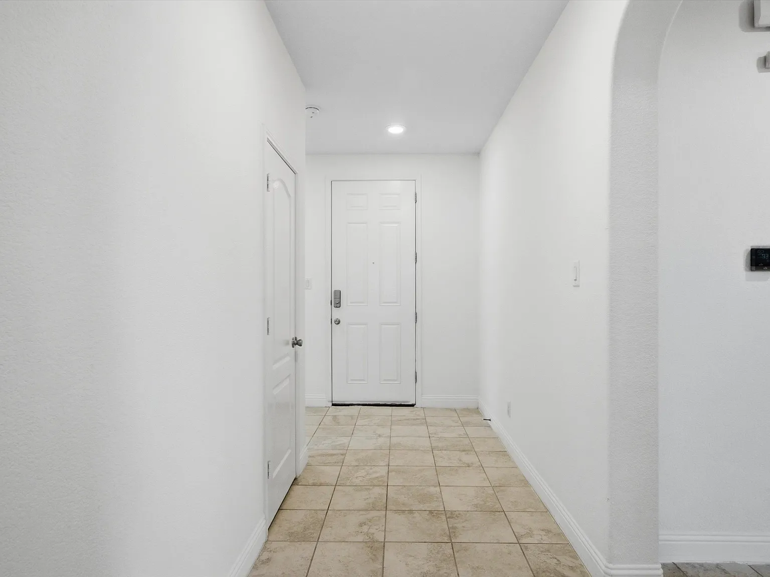 4 bed, 1813 sqft, $2,400 — Photo 4