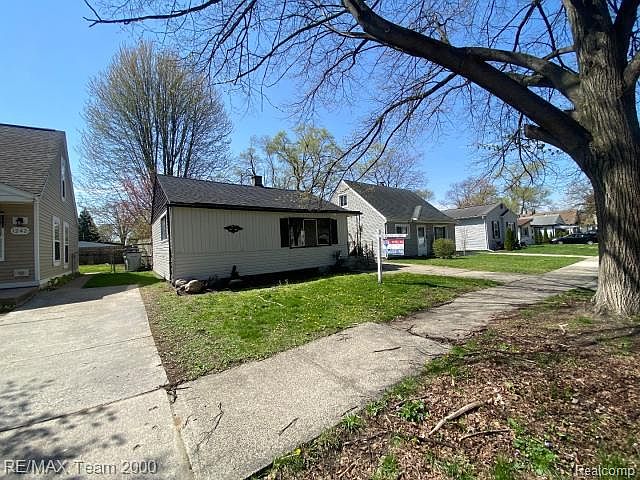 Listing photo 2
