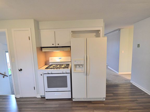 3rd image of 1523 Medford Ave
