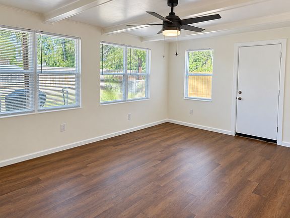 4th image of 809 Nl Robinson Dr