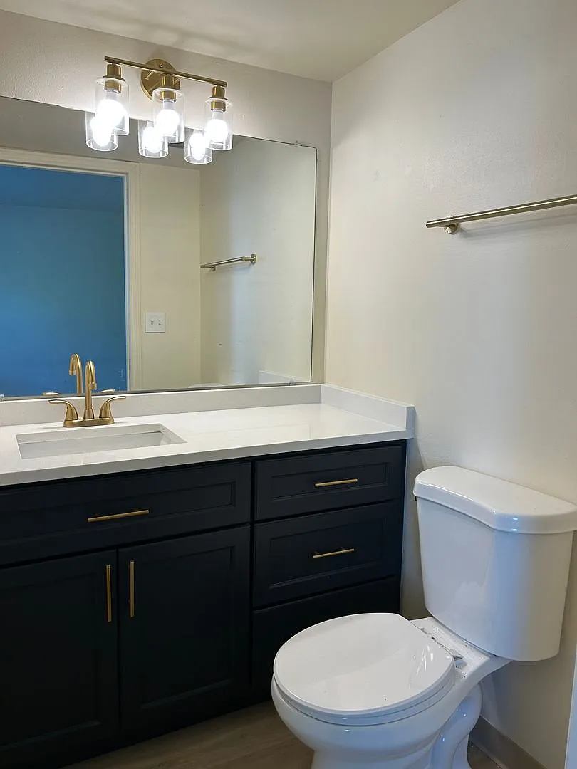 Hidden Creek 2 Bed 1.5 Bath home! — Photo 4