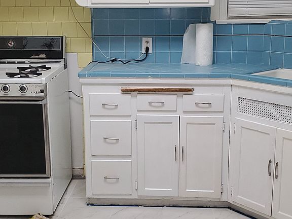 5th image of 8618 Aqueduct Ave