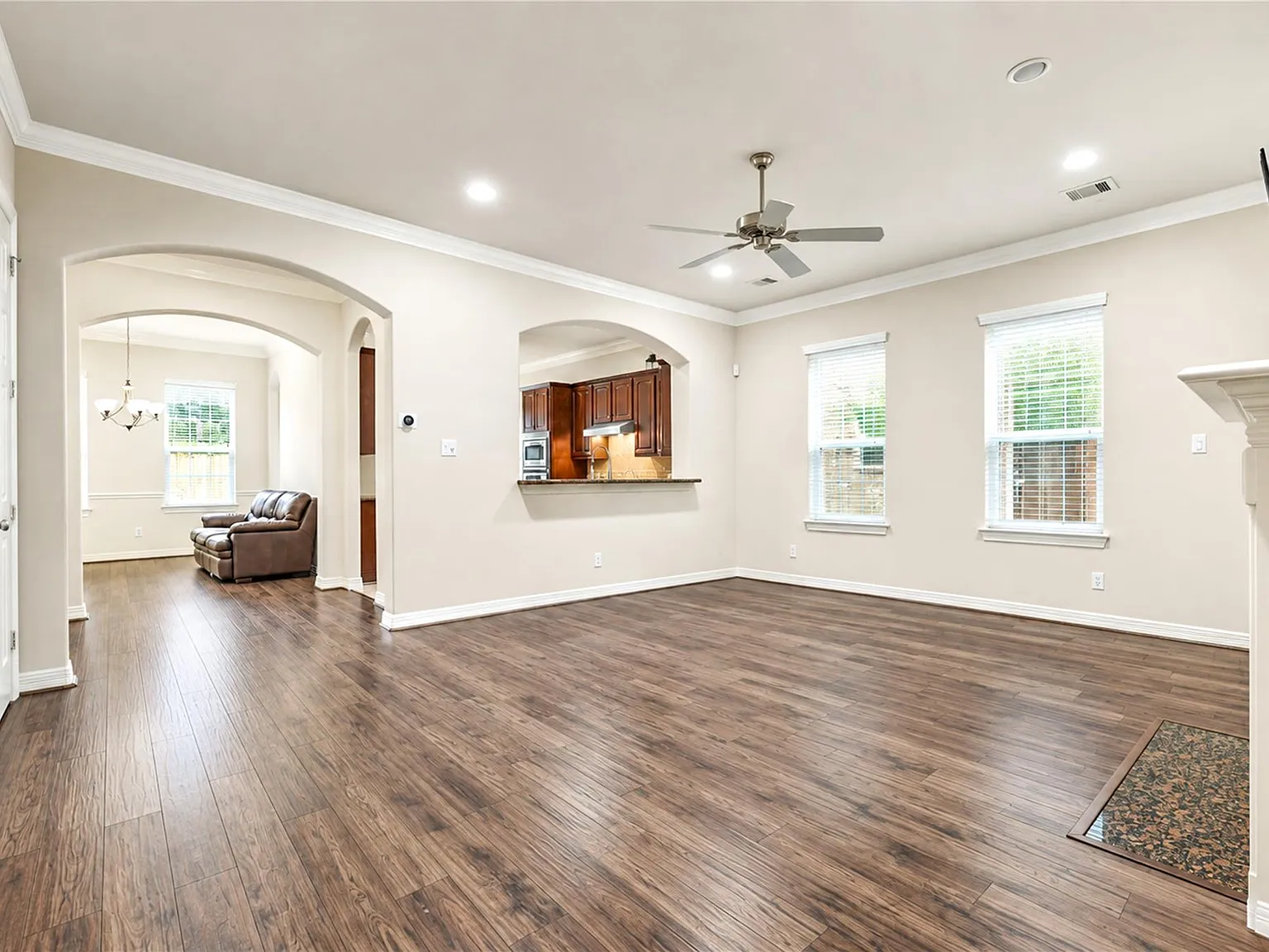 3 bed, 3.5 bath, 3208 sqft, $3,500 — Photo 3
