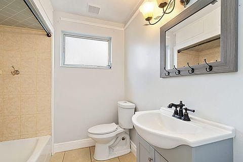 3rd image of 1286 SW 29th Ter