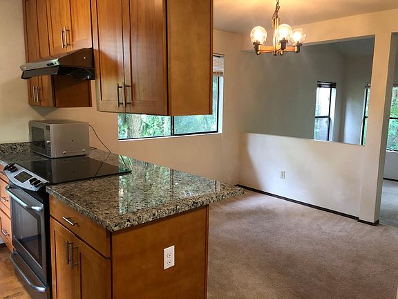 2nd image of 17609 NE 88th Pl