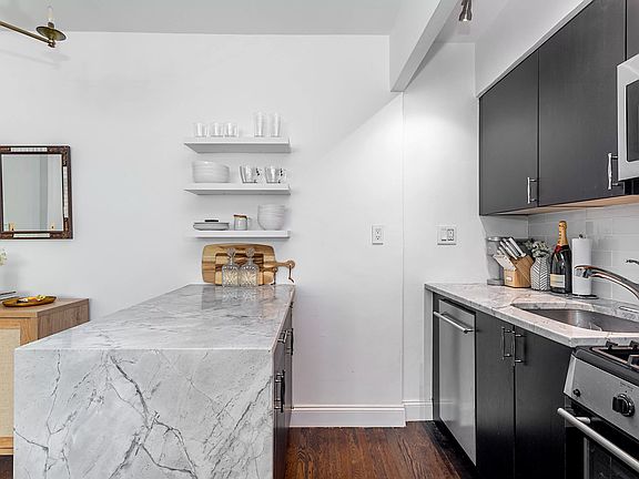 4th image of 50 E 8th St APT 4O