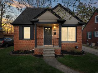 233 Pare St, Clawson, MI 48017