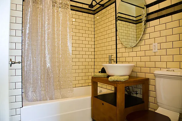 Sold by aptsandlofts.com | media 1