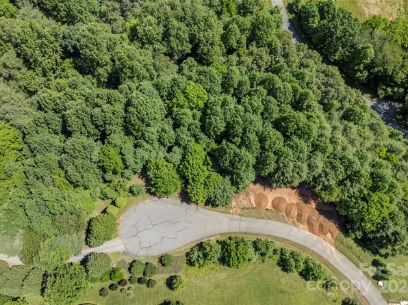 31 Dover Ln, Brevard, NC 28712