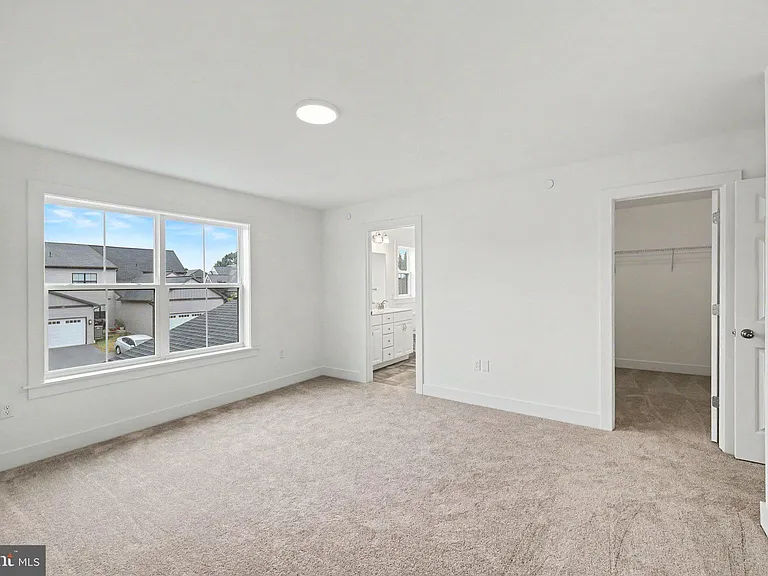 104 Madison Dr — Photo 13