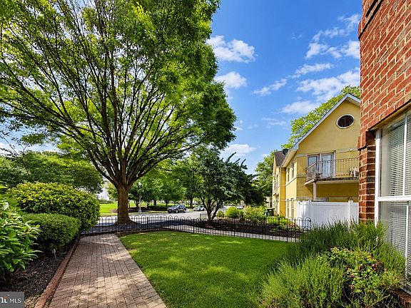 2nd image of 3726 Burnham Pl NE