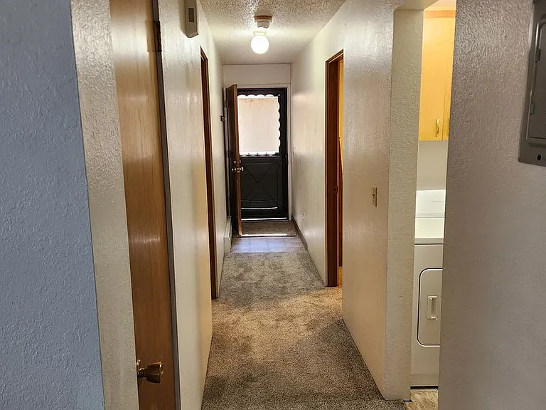 605 S Grand Ave — Photo 17