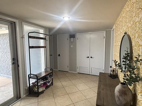 3rd image of 3000 34th St