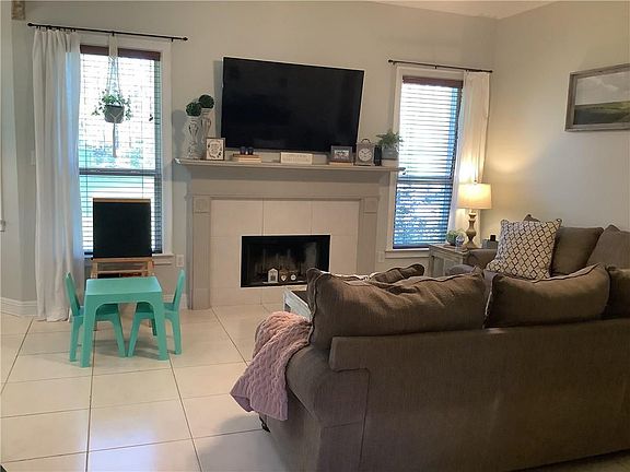 5th image of 70369 Menuet St