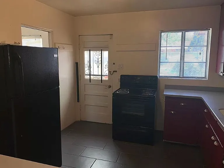 2332 Hoffman Dr NE — Photo 7