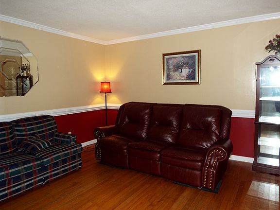 2nd image of 800 Southwood Dr