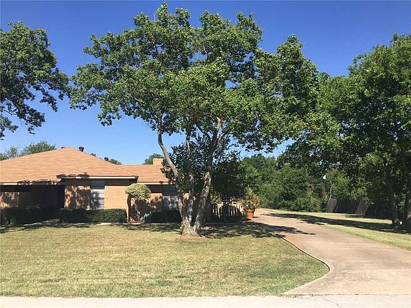 4th image of 502 Cherry Ln