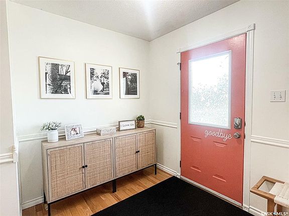 4th image of 310 Woodman Ave