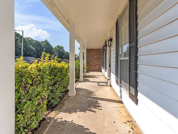 4th image of 3331 Bluemont Dr