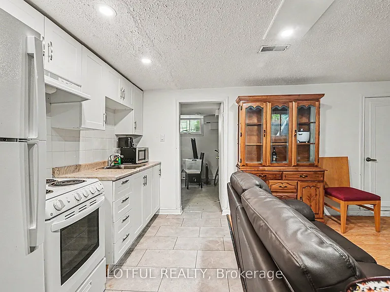 2427 Chasseur Ave #3 — Photo 7