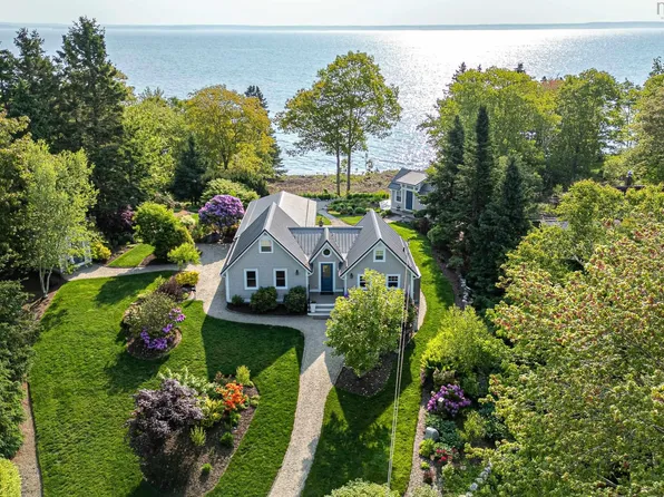 17 Mill Cove Shore Rd, Chester, NS B0J 1T0