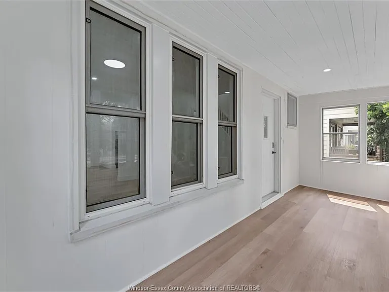 1245 Giles Blvd E — Photo 4