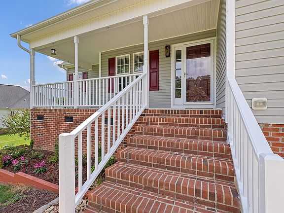 4th image of 104 Jarrett Bay Ln