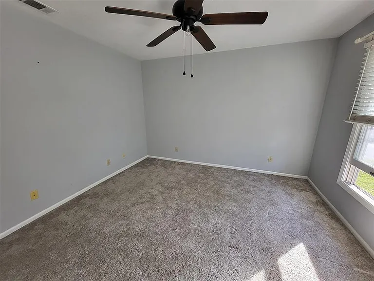 3727 SW 28th Ter #2 — Photo 3