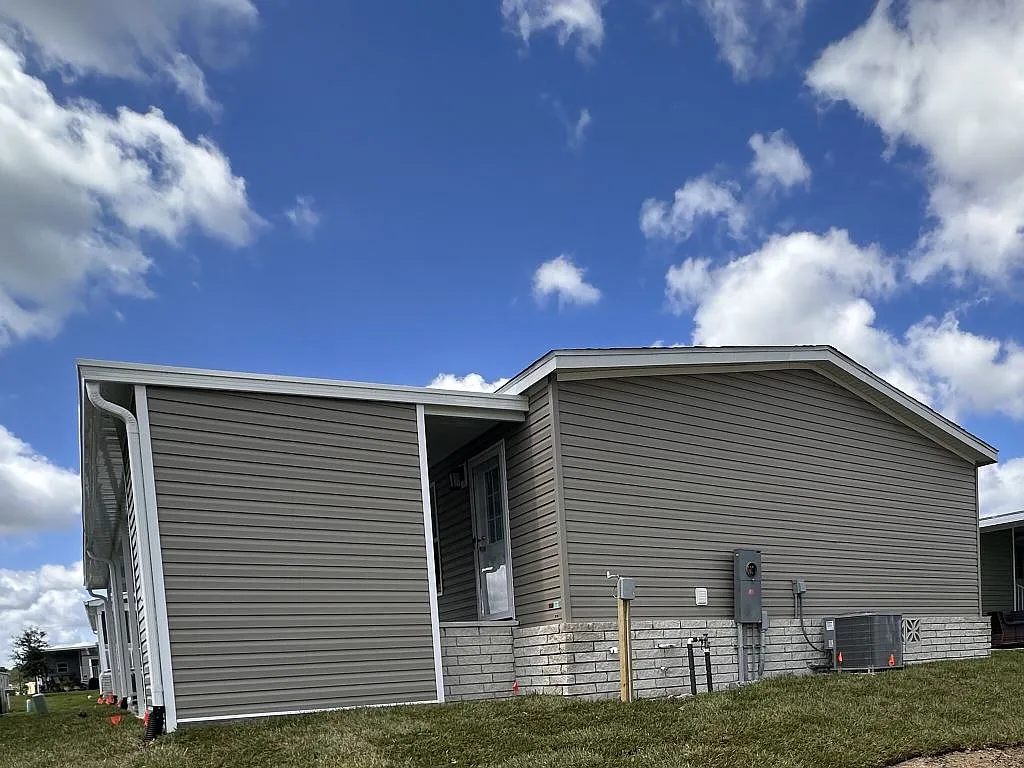 3 bed, 2.0 bath, 1352 sqft, $1,399 — Photo 4