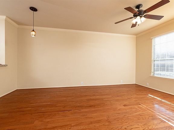 3rd image of 2722 Hyde Park Dr