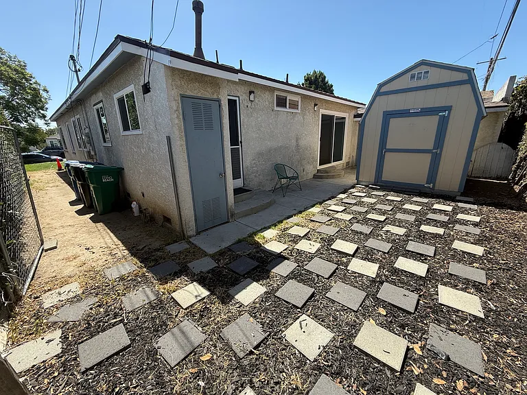 2513 N Termino Ave — Photo 17