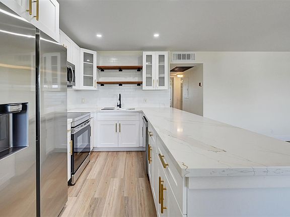 5th image of 303 Markham #303