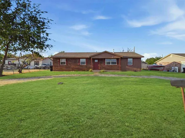 804 Geronimo St, Geronimo, OK 73543