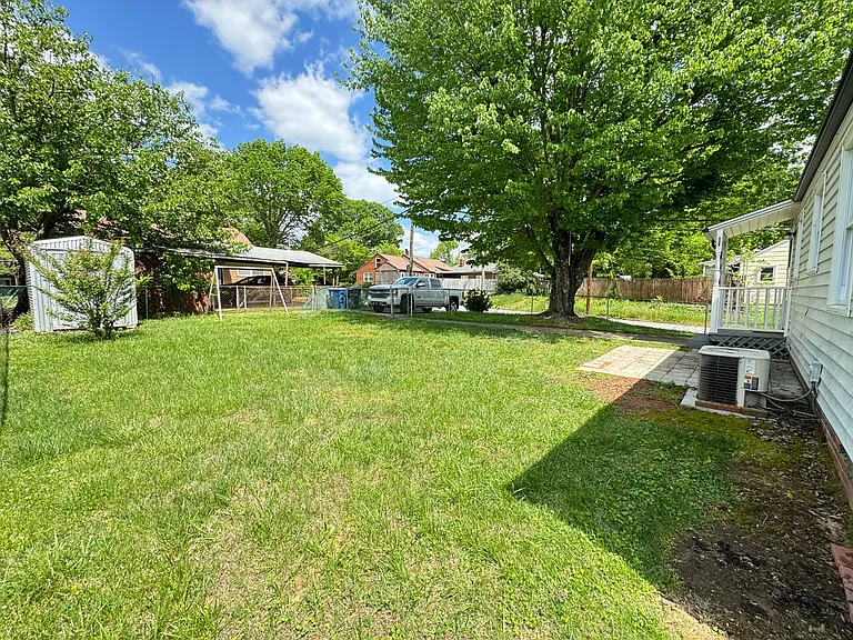 500 Elm St — Photo 4
