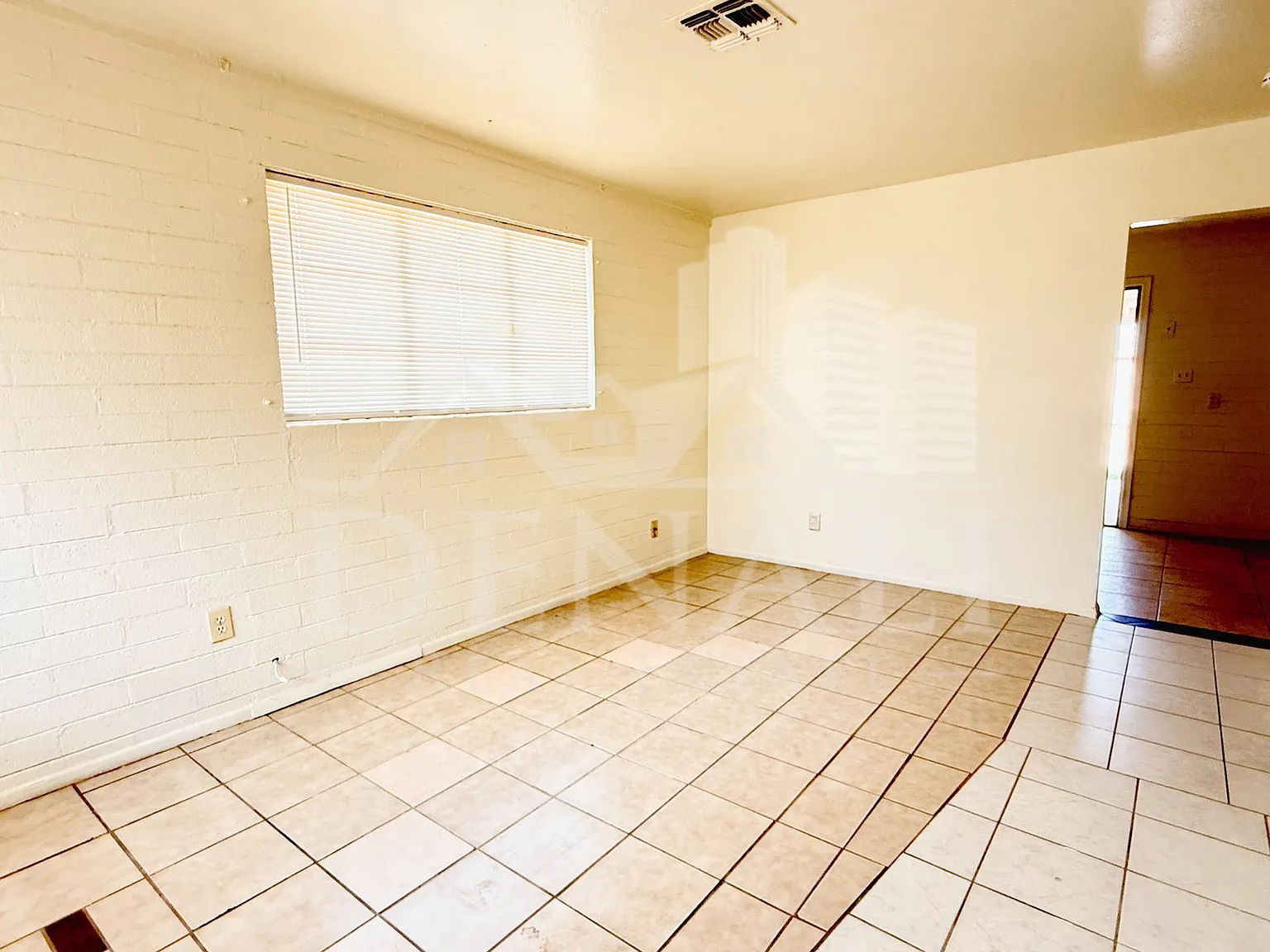 3 bed, 1.0 bath, 975 sqft, $1,395 — Photo 4