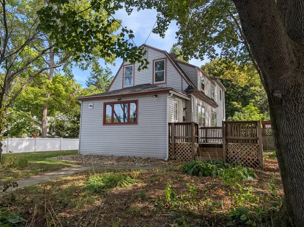 25 Graves St, Deerfield, MA 01373
