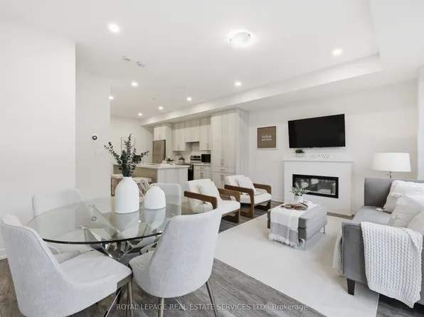1340 Kaniv St, Oakville, ON L6M 5R3