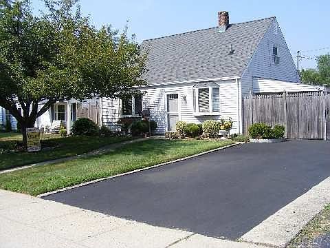 1st image of 12 Acorn Ln