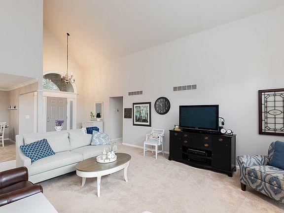 5th image of 8617 Deanna Ln