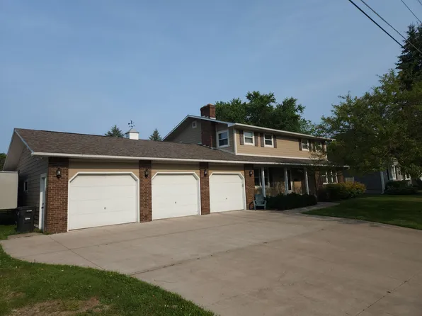 1606 Augusta St, Sault Sainte Marie, MI 49783